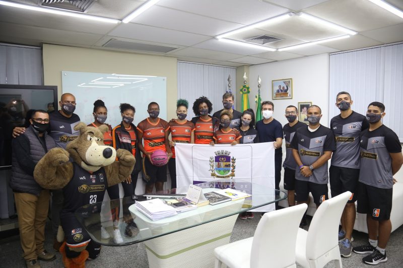 Recebi a equipe feminina de Basketball. Agora, temos profissionais fortes, que representam Mesquita em campeonatos de alto rendimento.