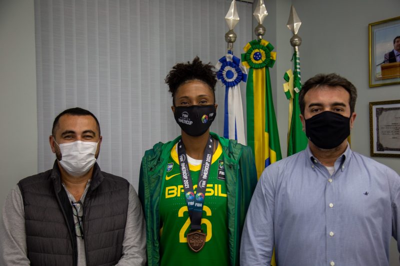 Depois da AmeriCup, tive a oportunidade de receber a medalhista, Thayná Silva. Uma representante de Mesquita no time brasileiro de Basquete.