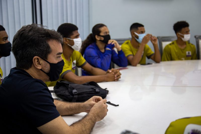 O prefeito de Mesquita recebeu os atletas de handebol masculino de alto rendimento da cidade. Além de uma promessa do Jiu-Jitsu na cidade.